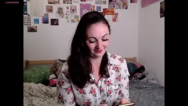 AdorahB3ll3 online show from December 16, 8:15 pm