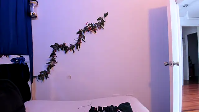 ShairaMarss online show from October 6, 1:50 pm