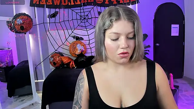 Snapshot of alaia_greyy chatting on October 10, 1:38 pm alaia greyy online show from October 10, 1:38 pm