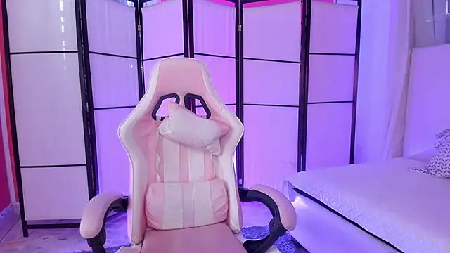 alaia greyy online show from February 26, 2:27 pm