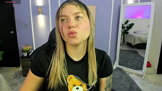 alaia greyy online show from November 15, 2:29 pm