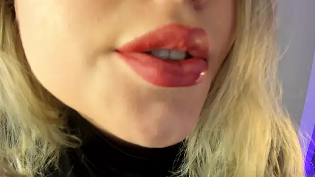 Snapshot of alaia_greyy chatting on September 12, 1:18 pm alaia greyy online show from September 12, 1:18 pm
