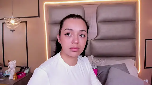 CAYLINCOLLINS online show from April 10, 3:01 am