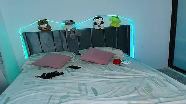 gisell363472 online show from November 4, 1:43 am