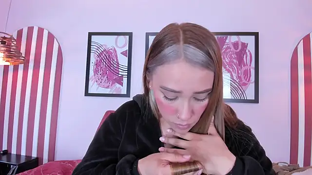 Lannajansen online show from October 12, 6:43 pm