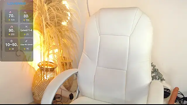 Sofi BBW online show from June 5, 12:55 pm