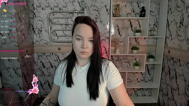 maya suun online show from November 6, 1:55 am