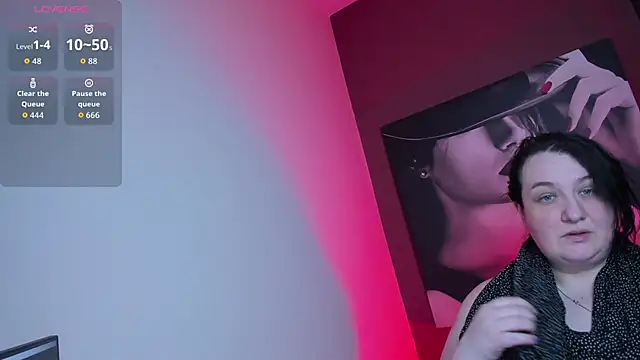 QueenOfHaze online show from April 30, 11:59 am