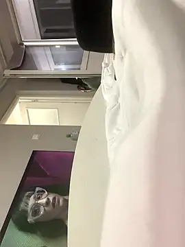 bunnythetailor online show from December 1, 12:37 am