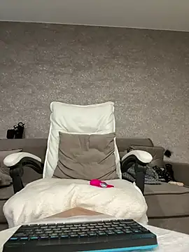 LillySquirtShot online show from May 17, 11:04 pm