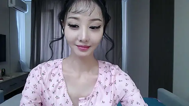 Fudzik0 online show from December 2, 6:59 am