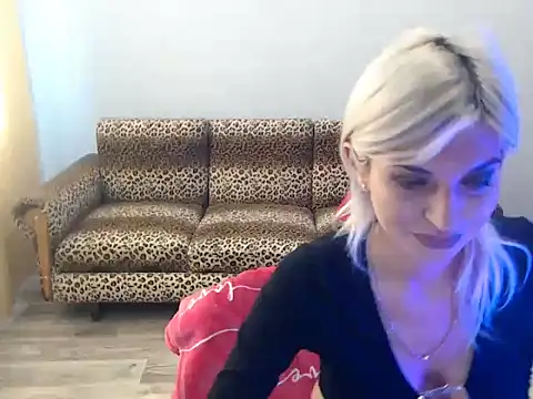Snapshot of SexyBeatriice chatting on September 30, 6:30 am SexyBeatriice online show from September 30, 6:30 am