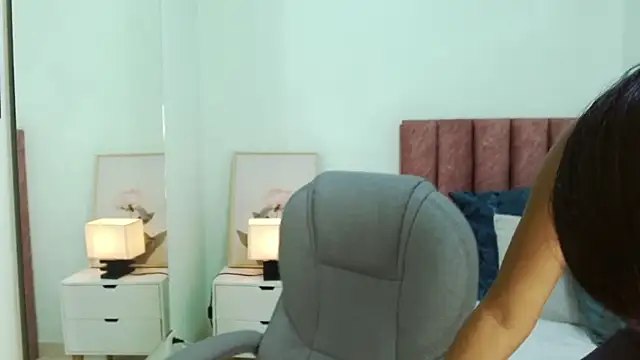 brendathompson  online show from November 13, 5:50 am