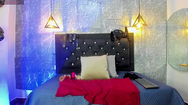 emberhodson online show from September 11, 10:37 am