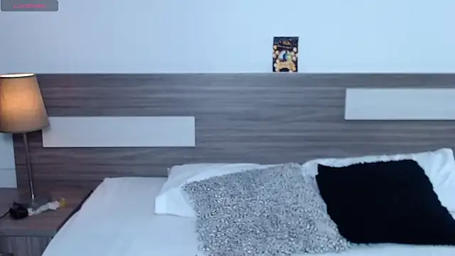 Liiamthompson online show from November 12, 7:01 pm