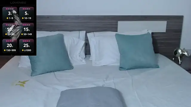 Liiamthompson online show from April 3, 7:23 pm