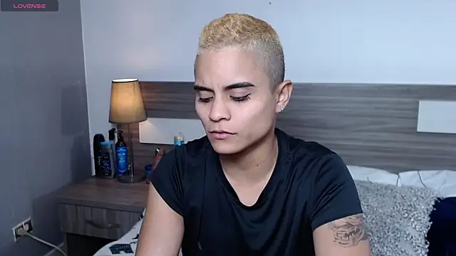 Liiamthompson online show from January 15, 9:43 pm