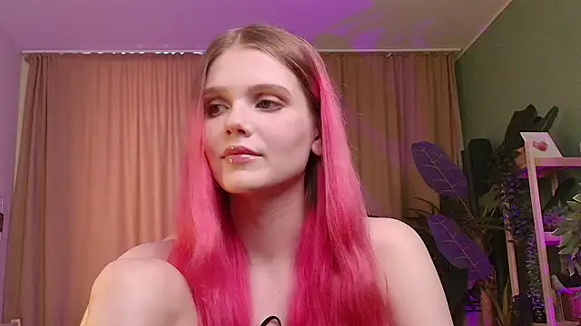 Gretchen Mol online show from February 6, 7:34 am