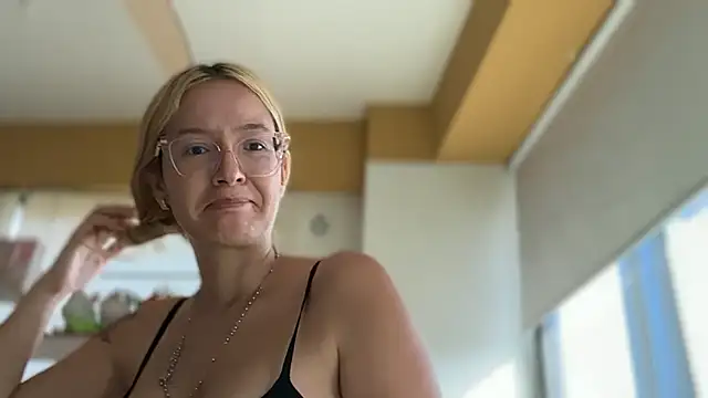 Mermaid-hana online show from February 28, 1:10 pm