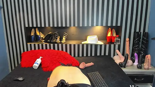 Mara Gonzalez online show from April 19, 11:54 am