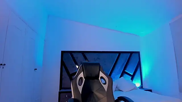 allicemackenzie online show from December 20, 6:50 am