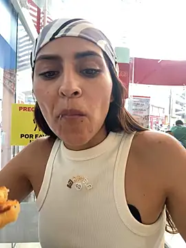 Sofiadelacruz online show from May 6, 10:25 pm