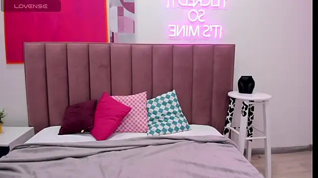 TessaAdorable online show from November 19, 1:27 am