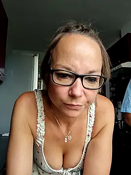 Fuxy-love69 online show from June 2, 1:01 pm