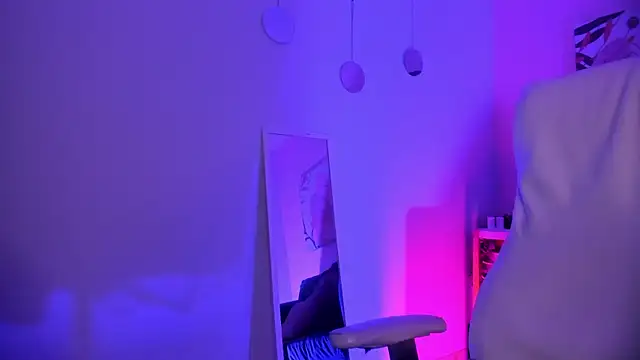 Gigi Strawberry online show from February 8, 12:58 am