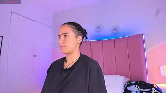 Liiam smith  online show from September 12, 2:57 pm