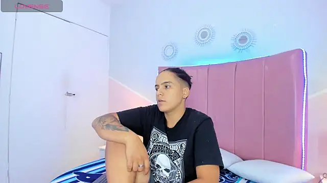 Liiam smith  online show from November 4, 2:22 pm