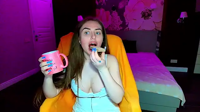 MissisCaty online show from April 1, 9:23 pm