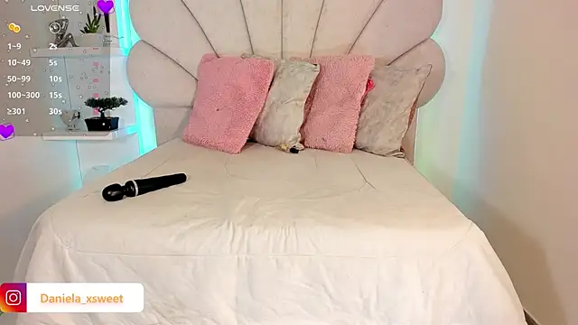 Snapshot of Danielaangelina chatting on October 3, 6:40 am Danielaangelina online show from October 3, 6:40 am