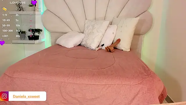 Danielaangelina online show from February 22, 6:47 am