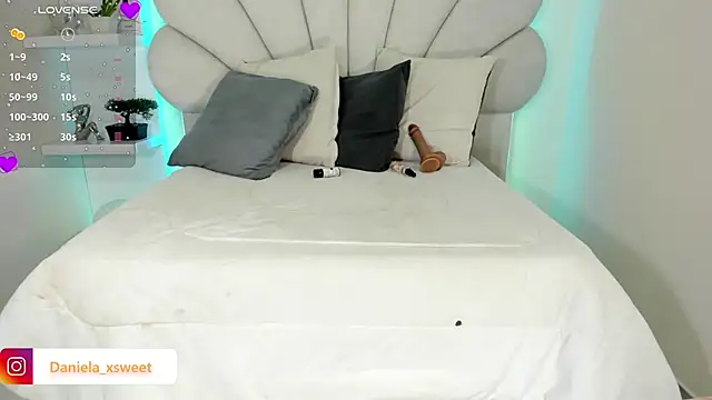 Danielaangelina online show from February 3, 6:40 am