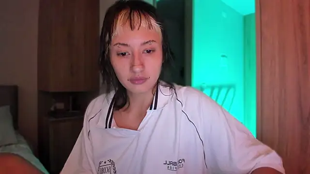 ggor4w33 online show from March 30, 2:38 pm