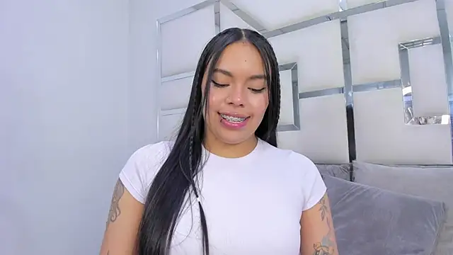 ZoeWan69 online show from December 21, 1:04 pm