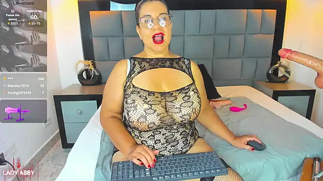 Your Lady Milf online show from October 19, 12:01 am