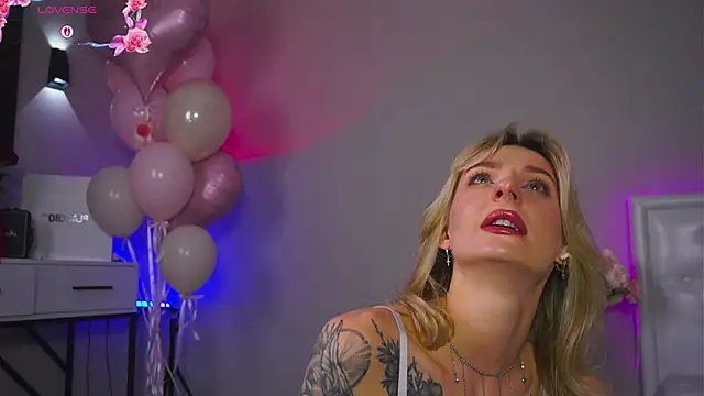 LeaCox  online show from October 23, 8:20 am