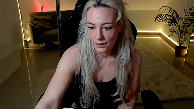 TessaWayne online show from April 26, 7:22 pm