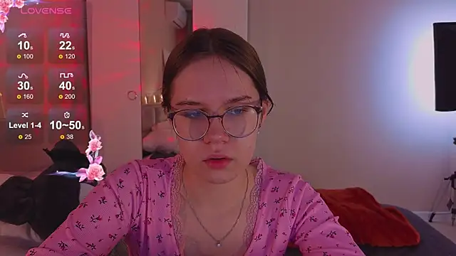 Mia Luw online show from November 12, 3:37 am