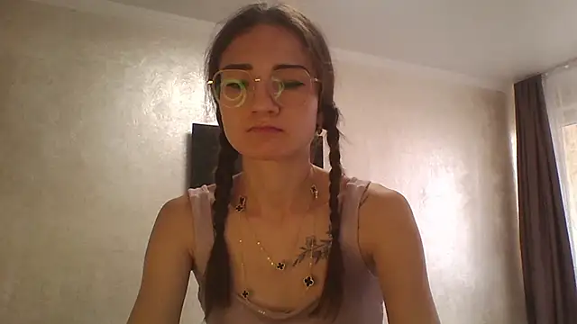 Snapshot of RoyalDessertt chatting on October 13, 6:16 am RoyalDessertt online show from October 13, 6:16 am
