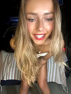 Snapshot of Hilary_283 chatting on September 12, 7:43 pm Hilary 283 online show from September 12, 7:43 pm