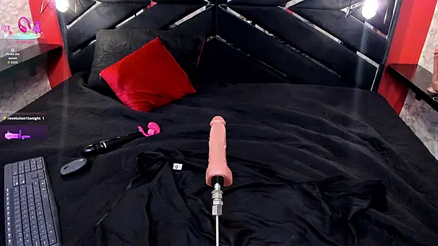 IVISBOUNCYASS online show from January 16, 1:07 pm