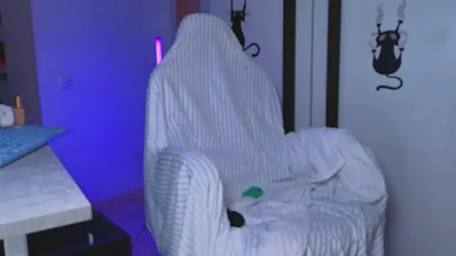 Nicole Hampton online show from February 1, 7:12 pm