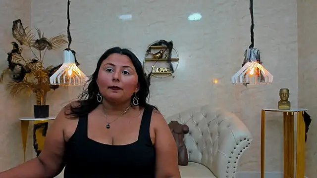 Snapshot of BBW_CINDY chatting on October 15, 3:47 pm BBW CINDY online show from October 15, 3:47 pm