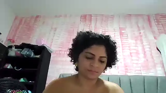 Snapshot of Tana_latin chatting on October 3, 12:49 am Tana latin online show from October 3, 12:49 am