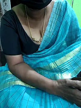 Snapshot of niiveditha chatting on October 3, 8:19 am niiveditha online show from October 3, 8:19 am