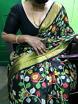 Snapshot of niiveditha chatting on September 15, 3:31 pm niiveditha online show from September 15, 3:31 pm