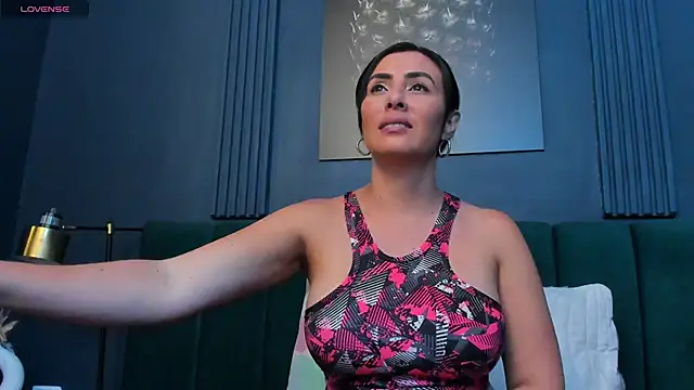 scarlet edwars online show from December 3, 6:32 pm